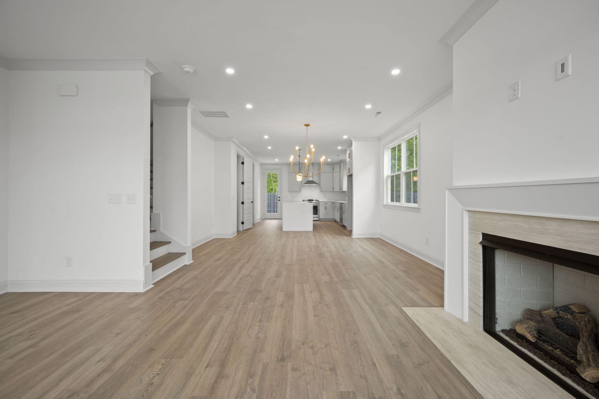 544 Hayes Park Boulevard Photo 6