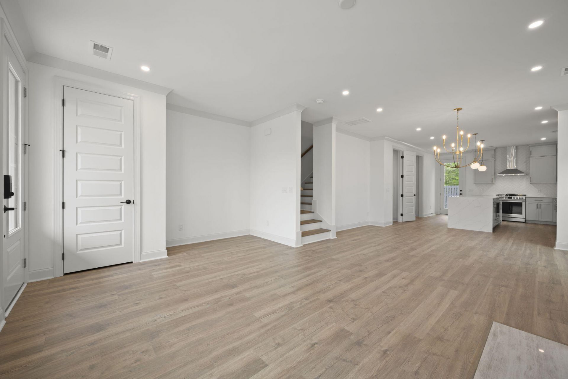 544 Hayes Park Boulevard Photo 7