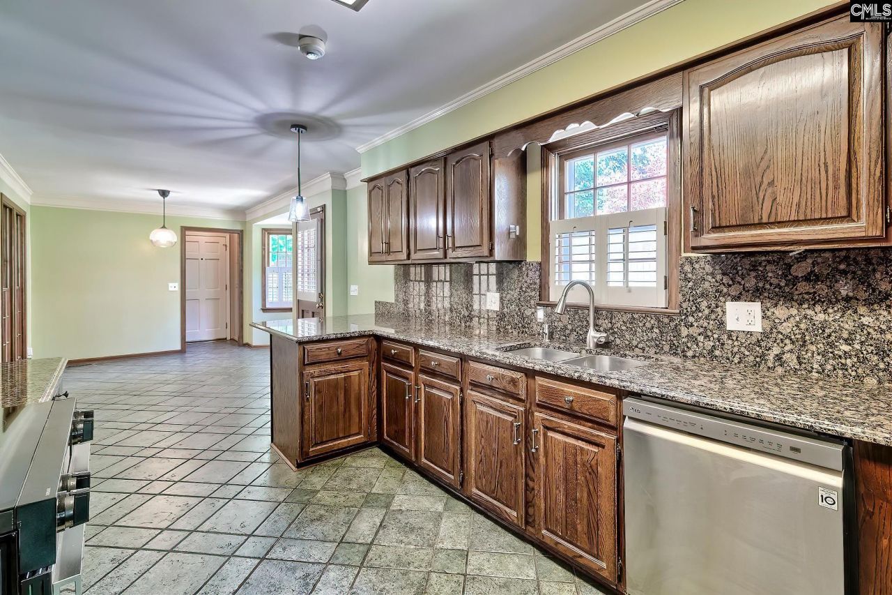 302 Longbow Court  Photo 14