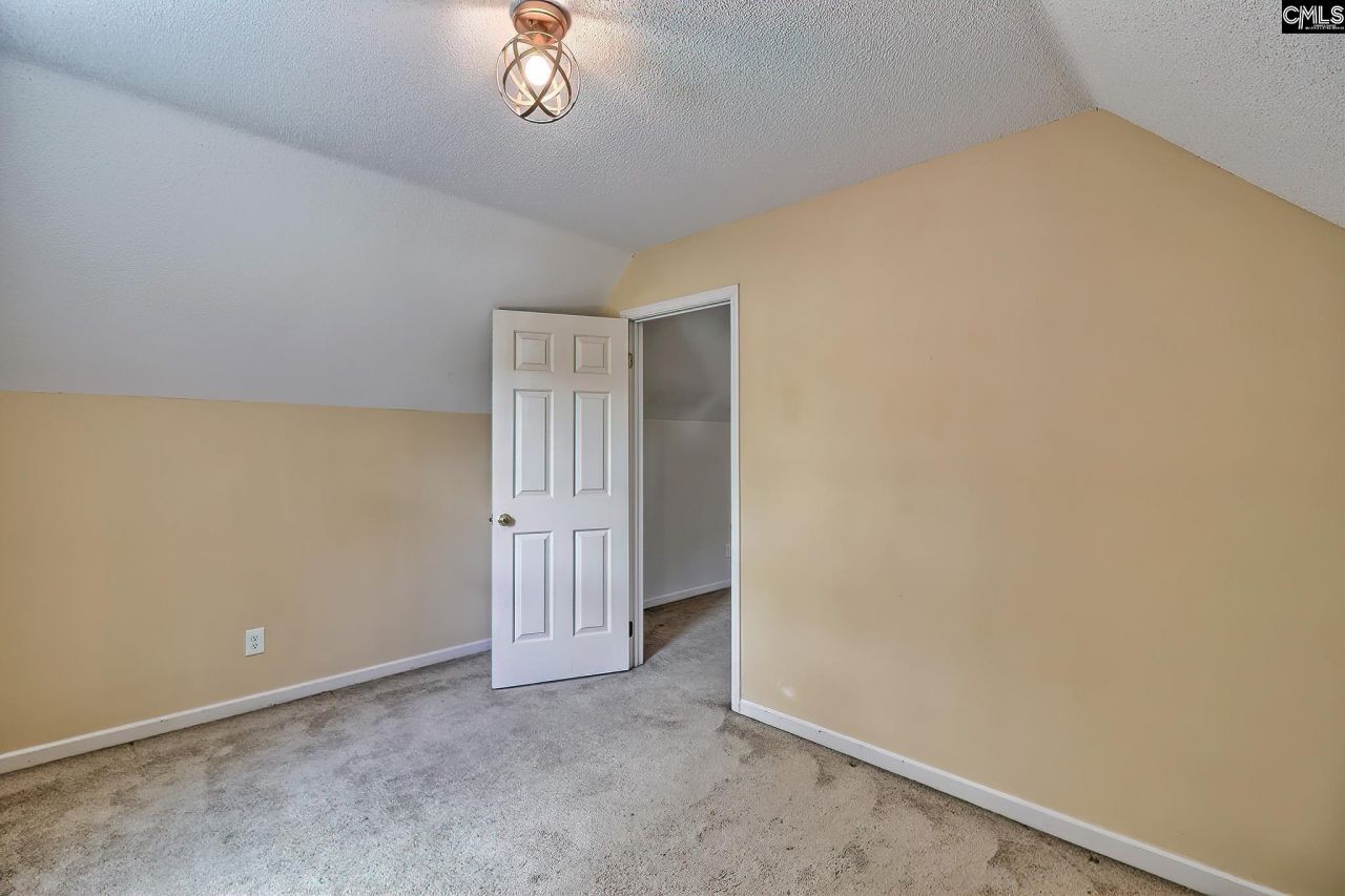 302 Longbow Court  Photo 31