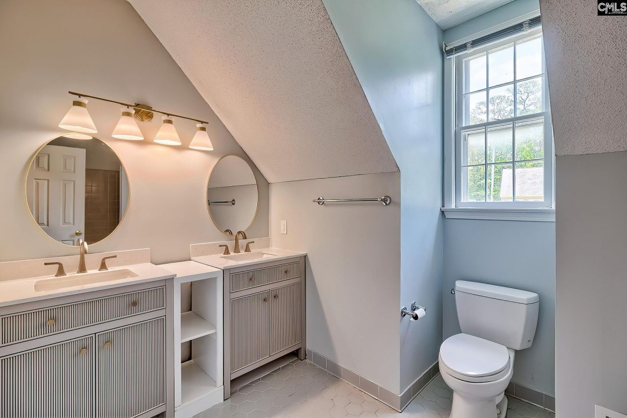 302 Longbow Court  Photo 32