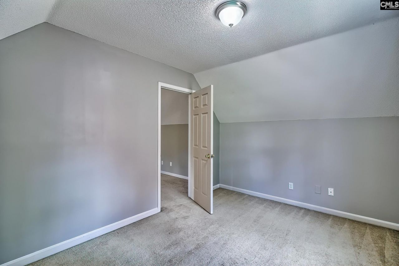 302 Longbow Court  Photo 36