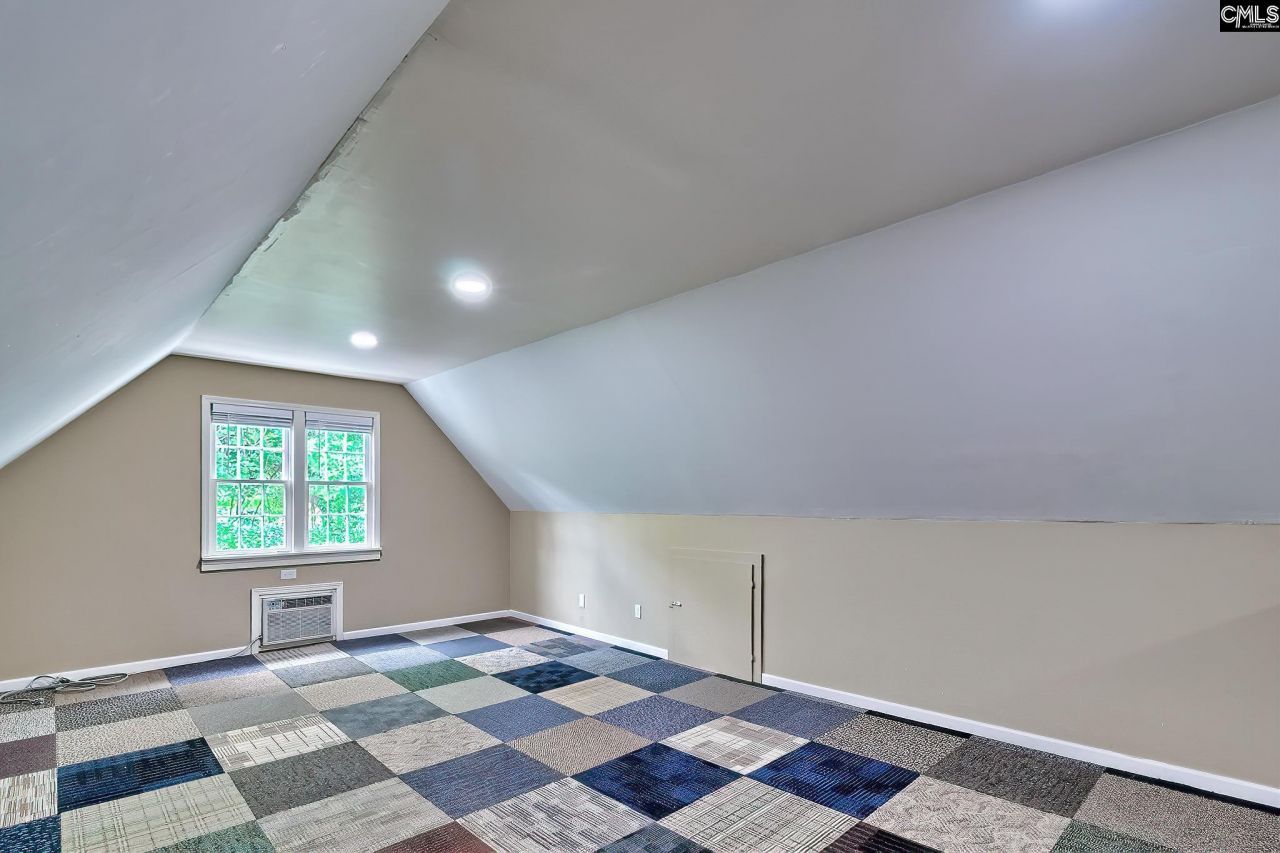 302 Longbow Court  Photo 37