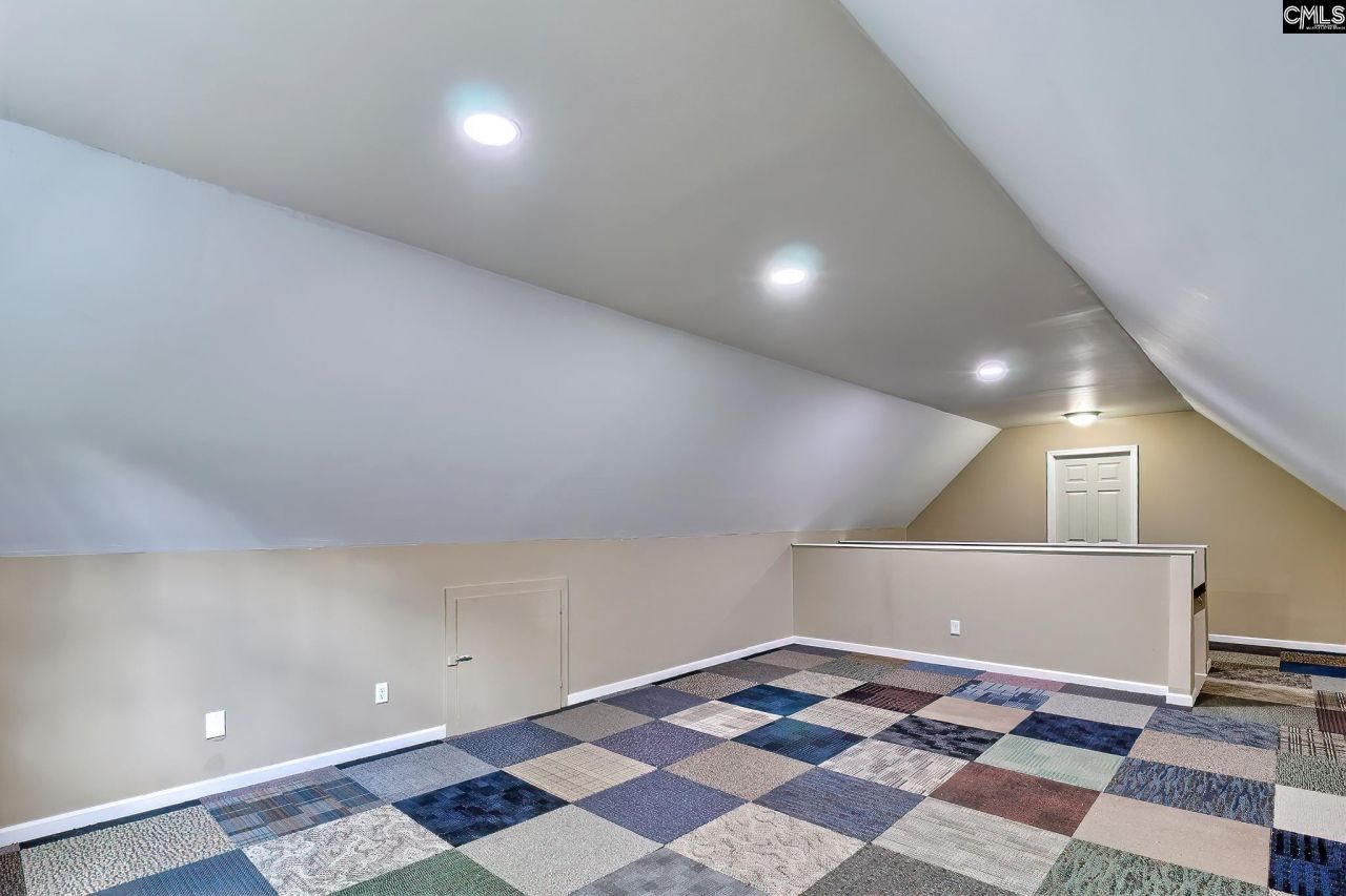 302 Longbow Court  Photo 39