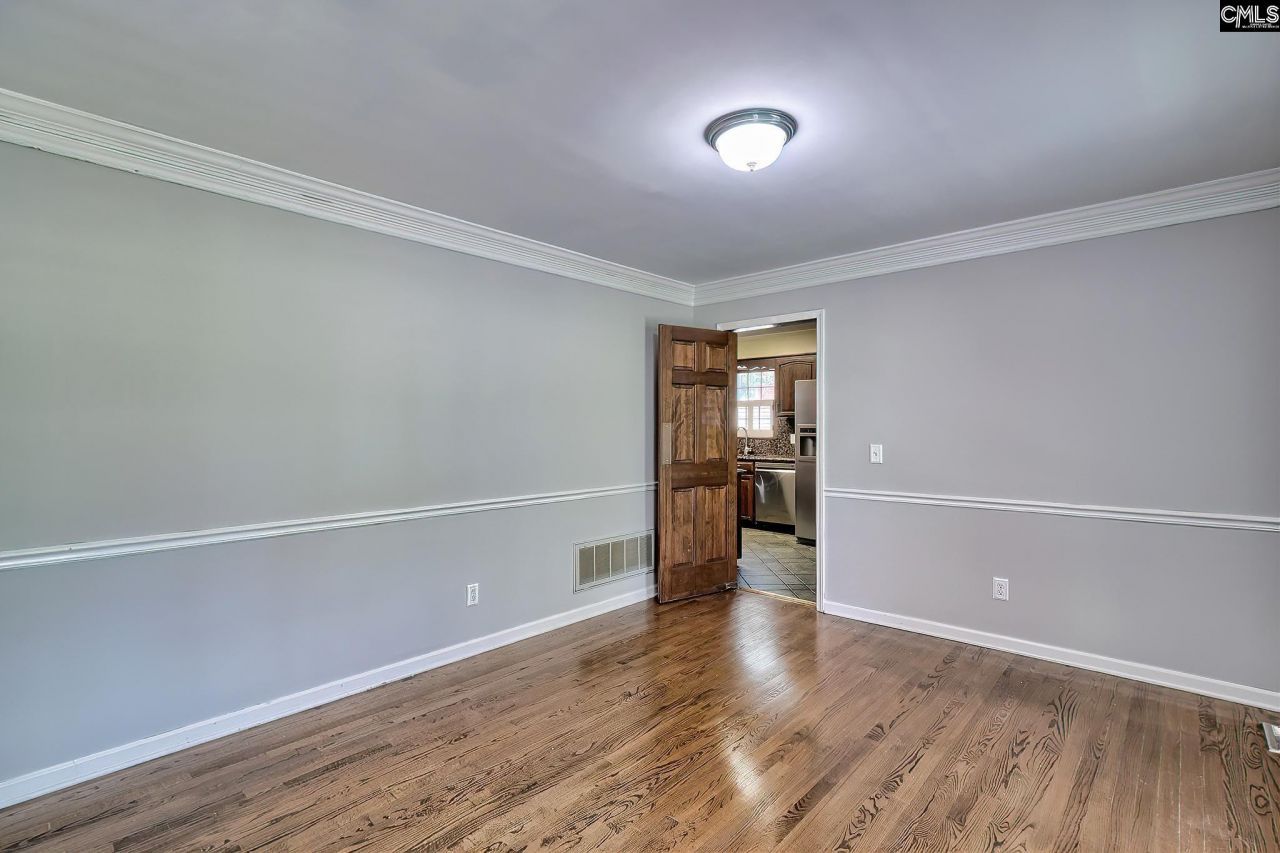 302 Longbow Court  Photo 9