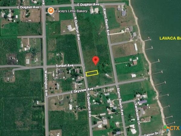 657 N Quail Run Avenue , Port Lavaca, TX 77979