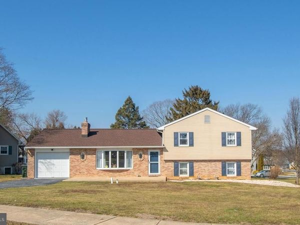 315 W BROAD STREET , NEW HOLLAND, PA 17557