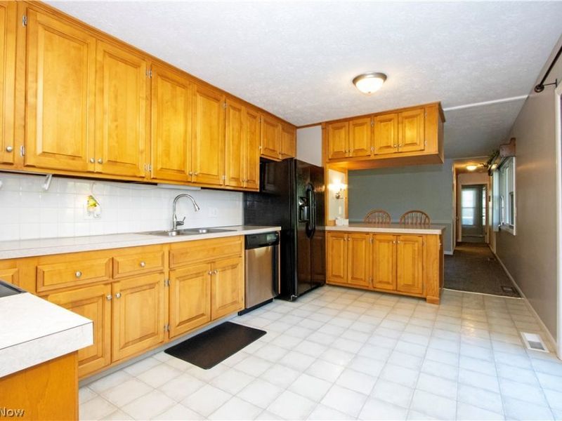 6885 Grant Drive, Westfield Center, OH 44251 Photo 8