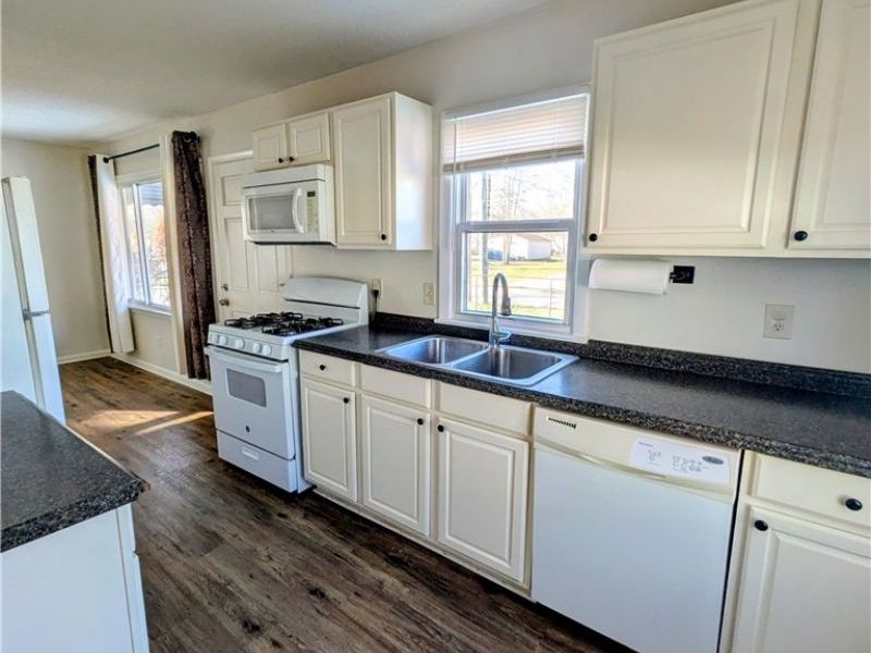 549 Delaware Avenue, Elyria, OH 44035 Photo 6