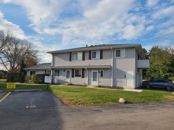 2S717 Winchester Circle , Unit 4, Warrenville, IL 60555