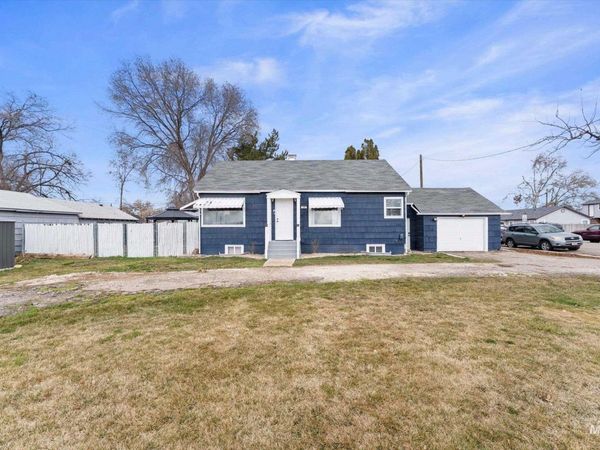 320 Lake Lowell Ave, Nampa, ID 83686
