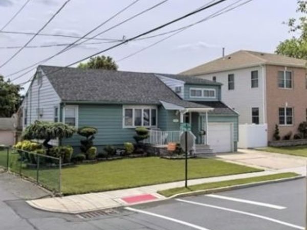 1074 Garry Ter, Secaucus, NJ 07094