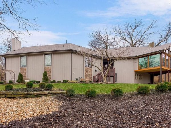 196 Glenview Street, Lake Quivira, KS 66217