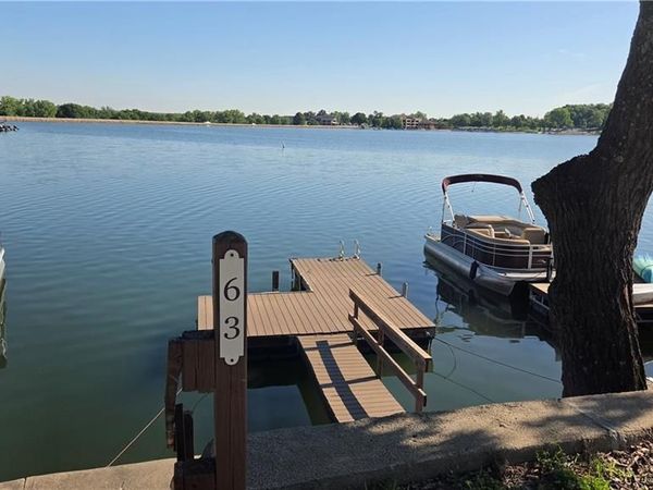 196 Glenview Street, Lake Quivira, KS 66217