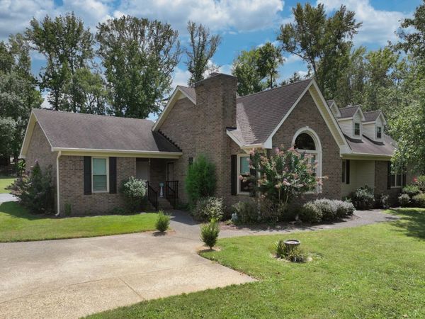 210 The Hollows Ct , Hendersonville, TN 37075
