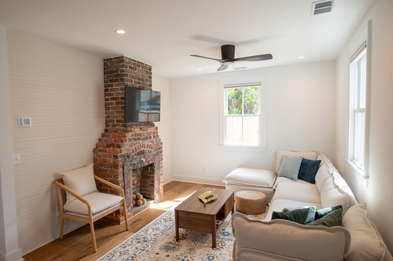 81 Race Street Photo 9