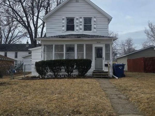 3006 Roosevelt Street , Clinton, IA 52732