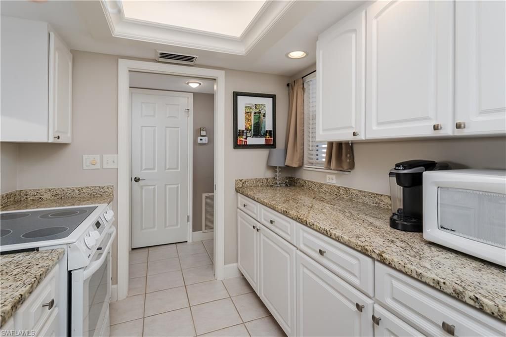 300 Park Shore Dr, Unit 3D, Naples, FL 34103 Photo