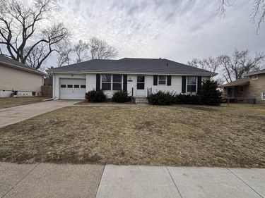 4712 Englewood Avenue , Omaha, NE 68137