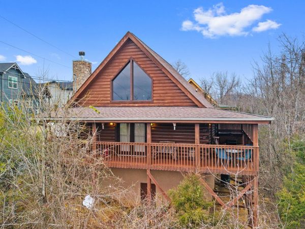 2048 Eagle Feather Drive, Sevierville, TN 37876