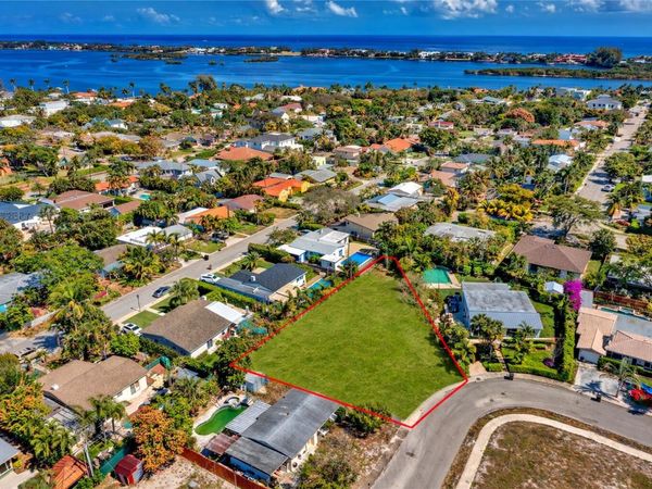 203 Gregory Place, West Palm Beach, FL 33405