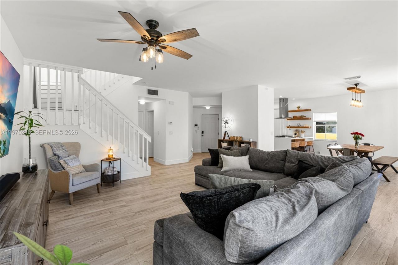 20775 NW 1st St , Pembroke Pines, FL 33029 Photo