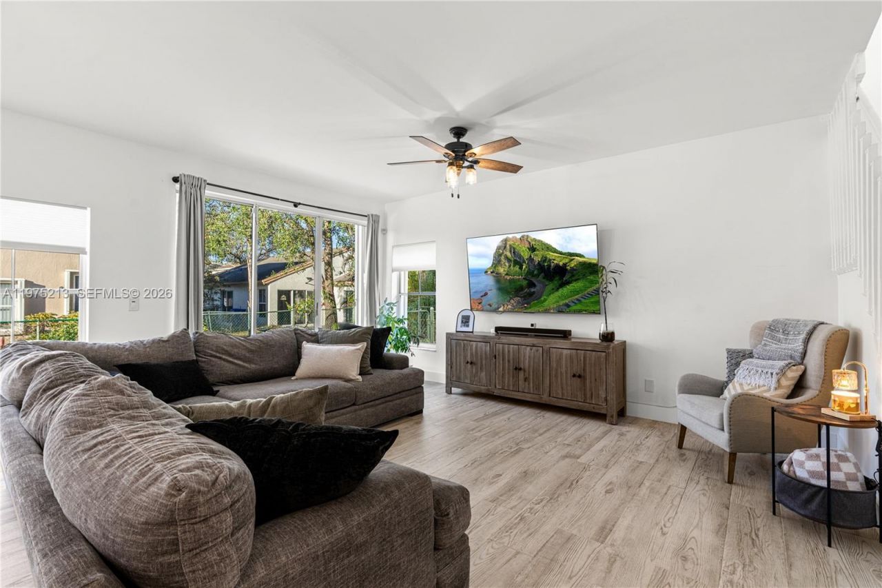 20775 NW 1st St , Pembroke Pines, FL 33029 Photo