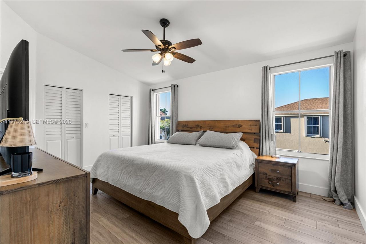 20775 NW 1st St , Pembroke Pines, FL 33029 Photo