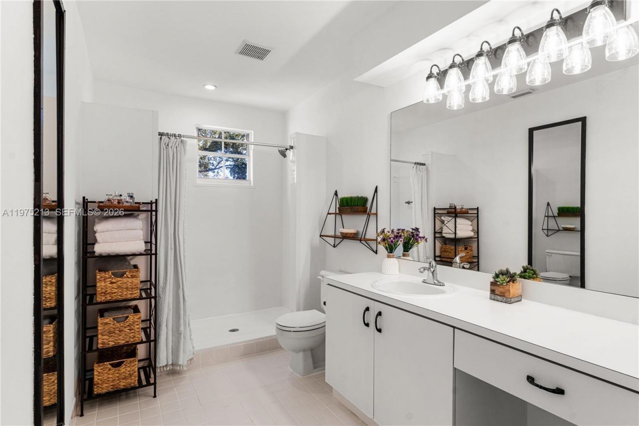 20775 NW 1st St , Pembroke Pines, FL 33029 Photo