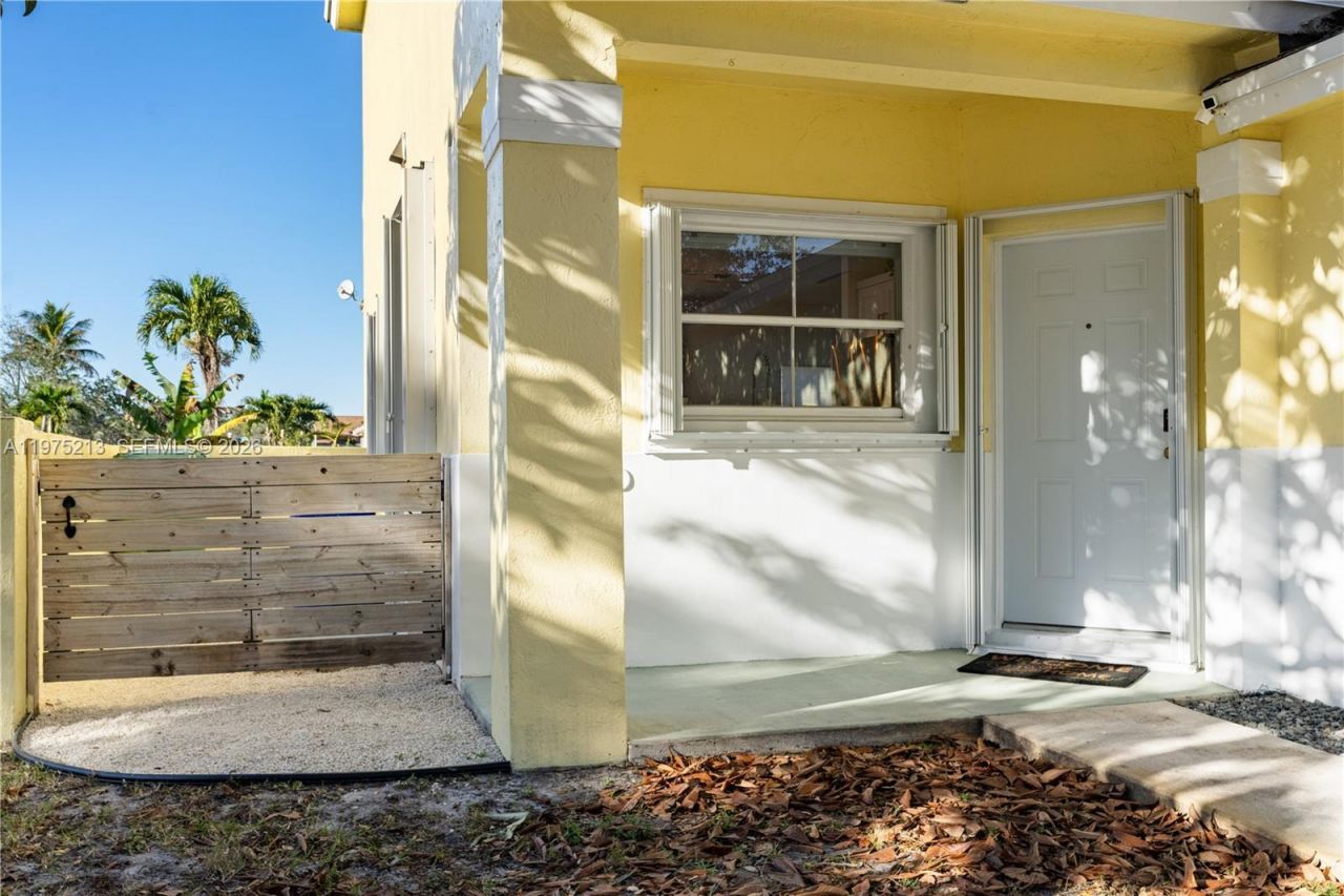 20775 NW 1st St , Pembroke Pines, FL 33029 Photo