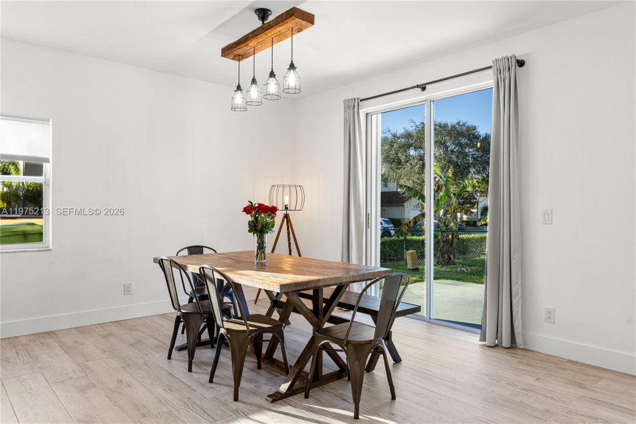 20775 NW 1st St , Pembroke Pines, FL 33029 Photo