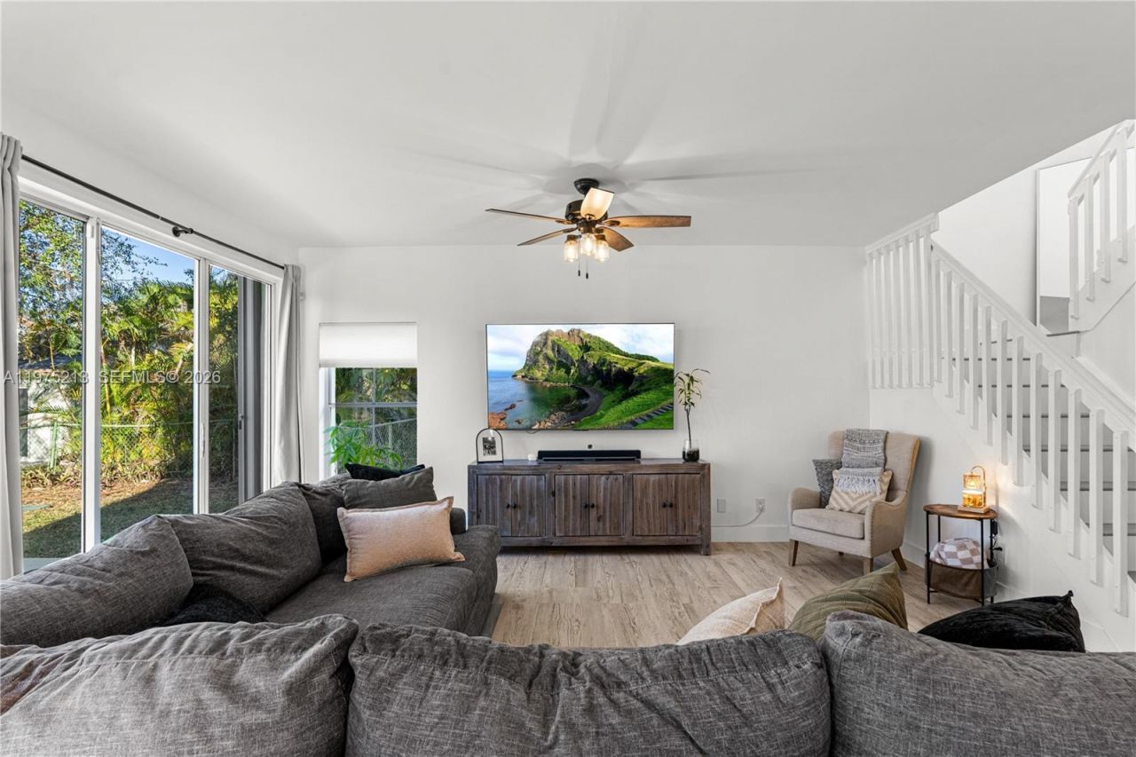 20775 NW 1st St , Pembroke Pines, FL 33029 Photo