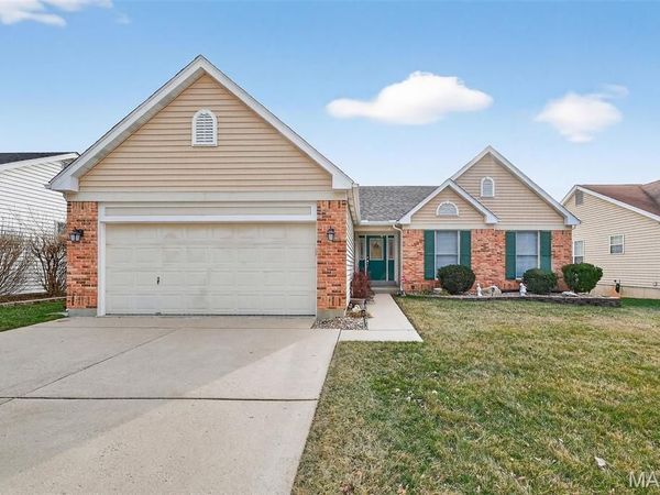 11318 Taylor Pines Drive, Maryland Heights, MO 63043