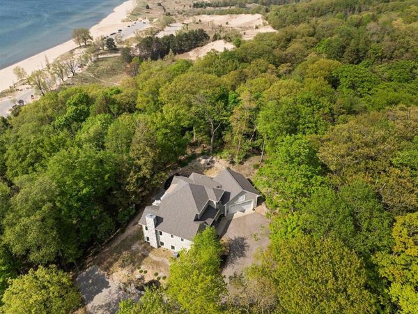 690 Dunegrass Circle Drive, Saugatuck, MI 49453