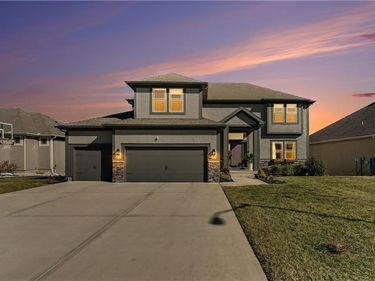 9111 N Cleveland Avenue, Kansas City, MO 64156