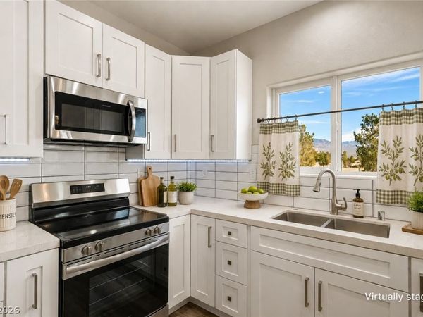 711 W Leffner Drive, Pahrump, NV 89060