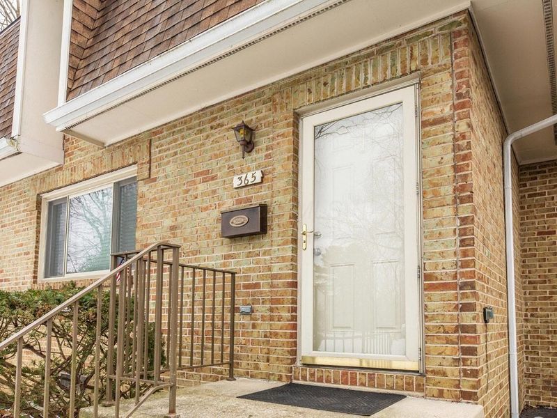 365 E North Street, Unit 5, Columbus, OH 43085 Photo 2