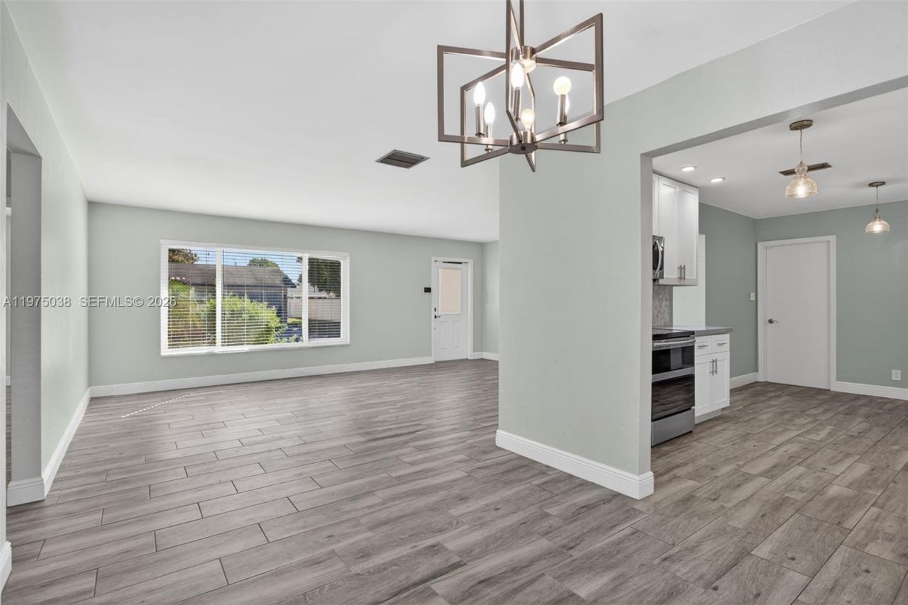 7613 NW 67th Ave, Tamarac, FL 33321 Photo