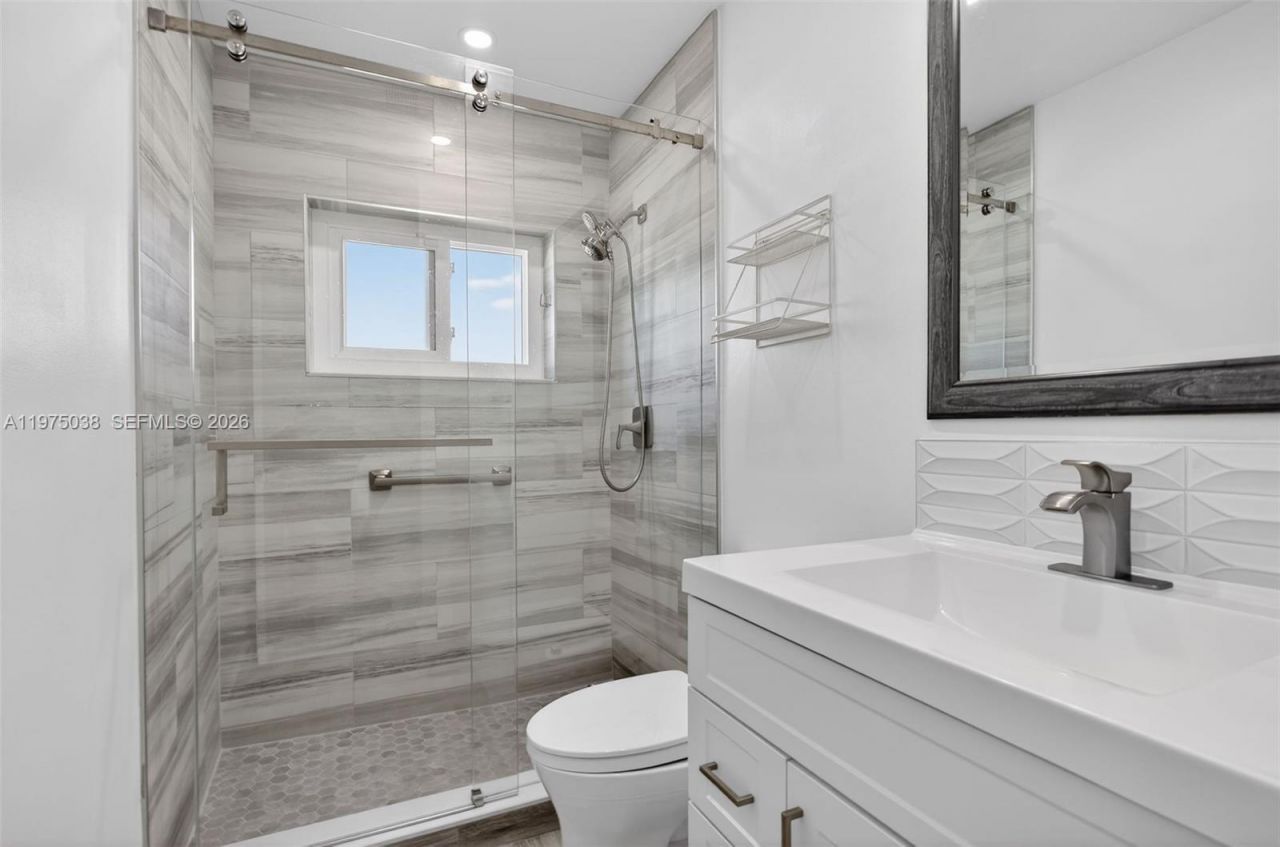 7613 NW 67th Ave, Tamarac, FL 33321 Photo