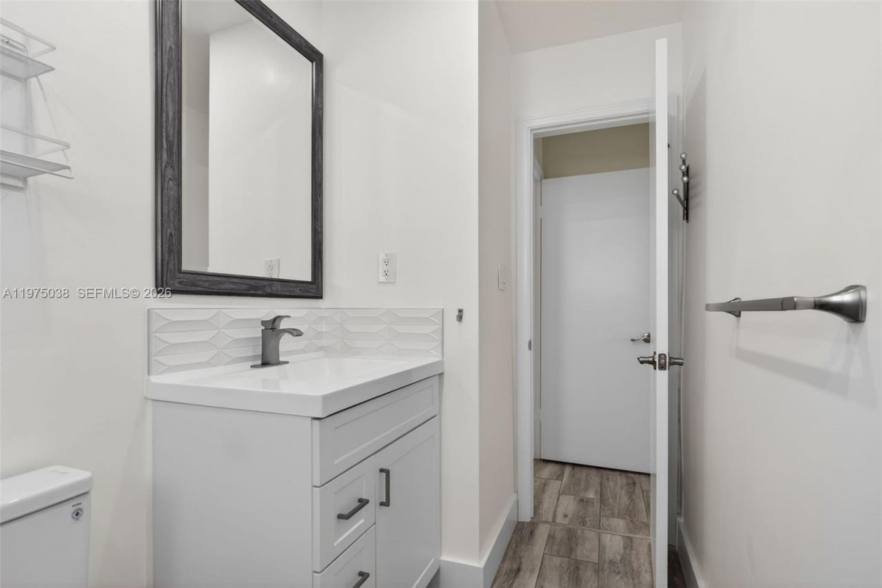 7613 NW 67th Ave, Tamarac, FL 33321 Photo