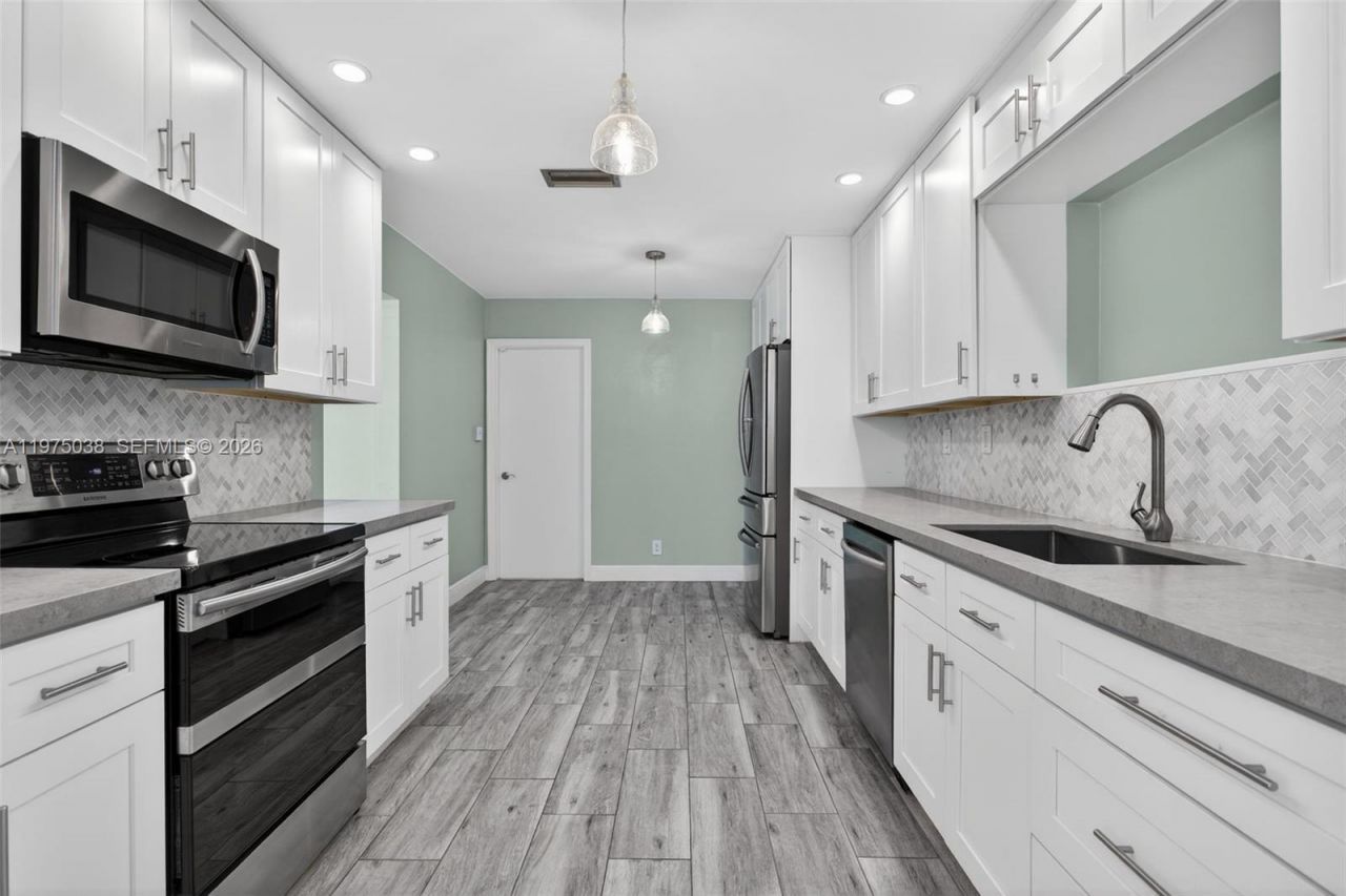 7613 NW 67th Ave, Tamarac, FL 33321 Photo