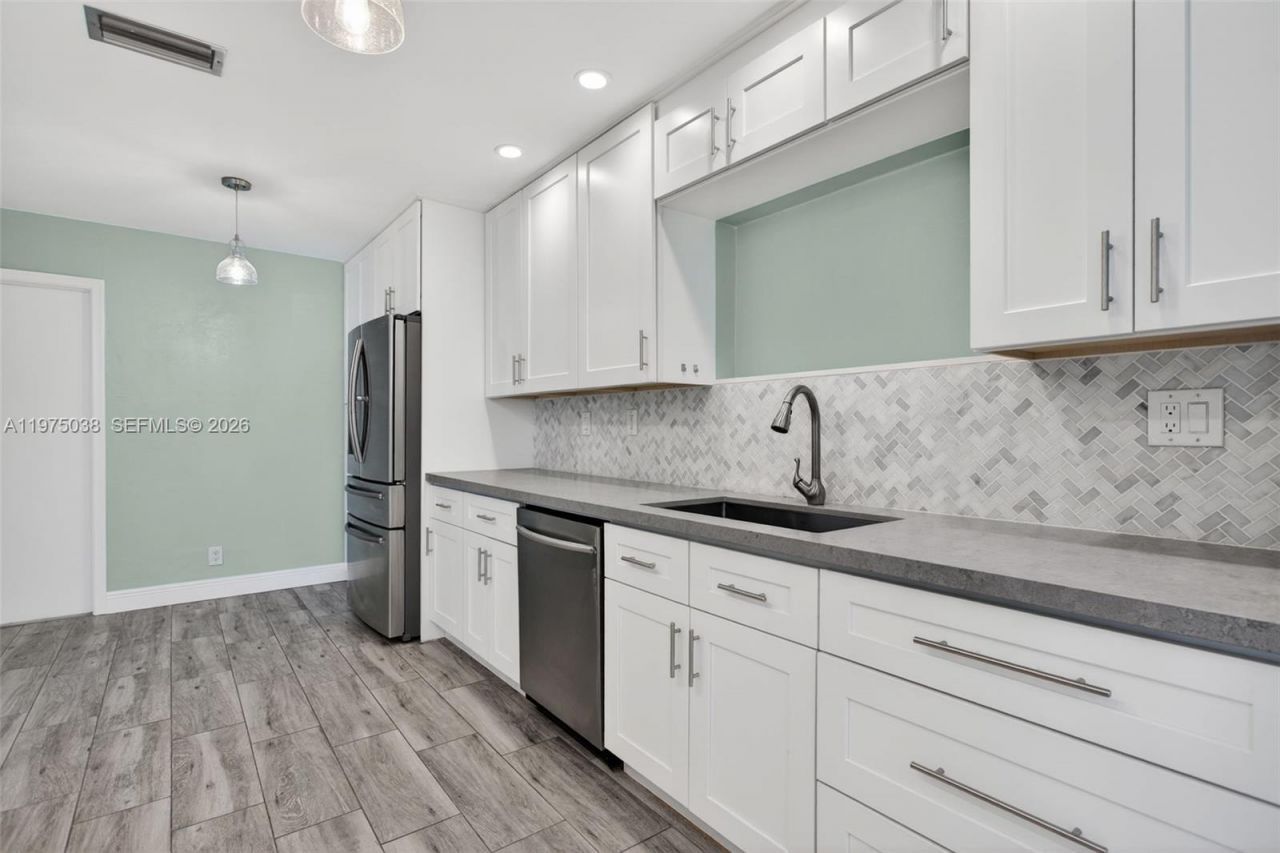 7613 NW 67th Ave, Tamarac, FL 33321 Photo