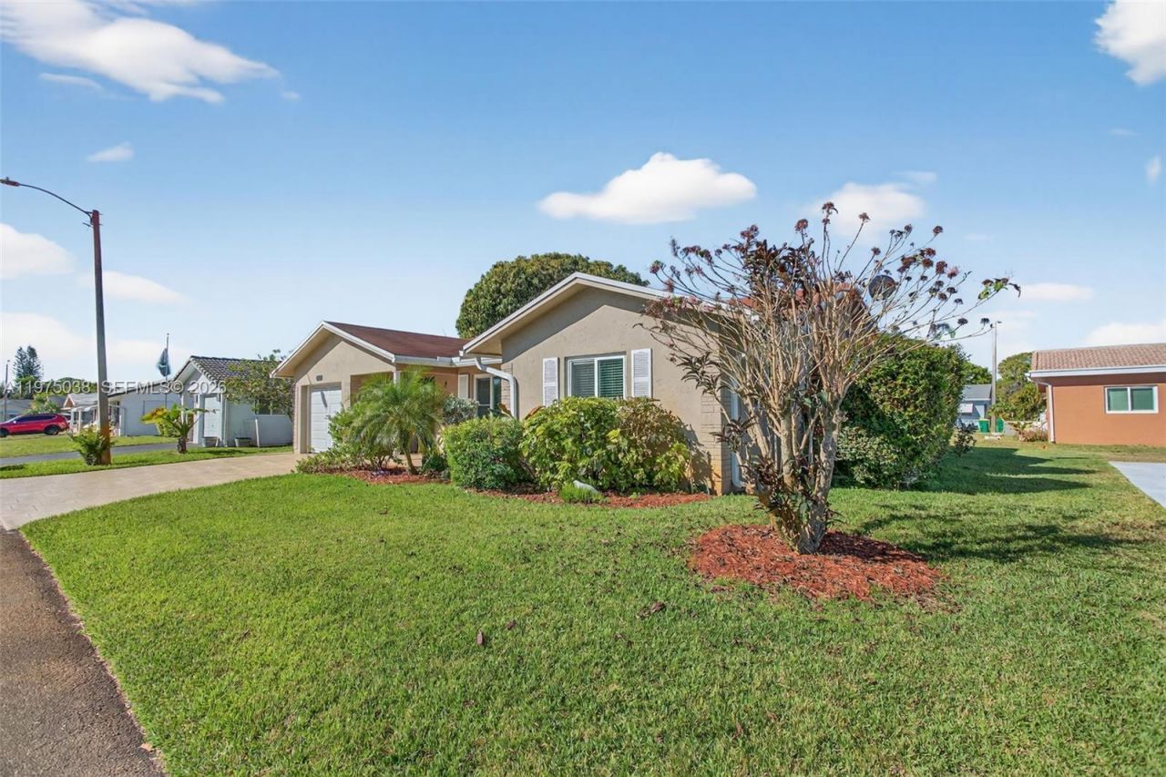 7613 NW 67th Ave, Tamarac, FL 33321 Photo