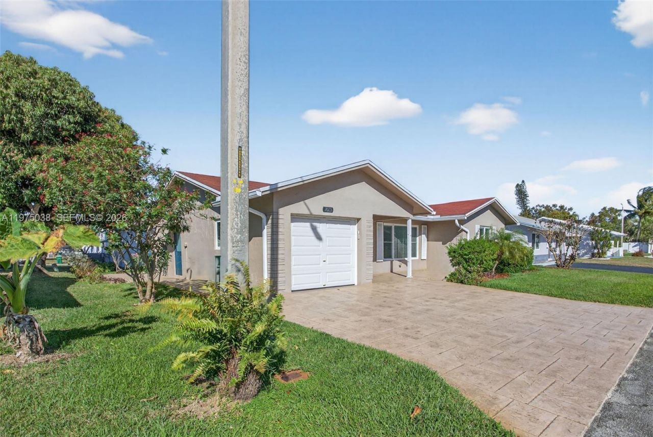 7613 NW 67th Ave, Tamarac, FL 33321 Photo