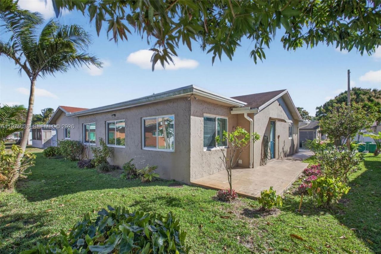 7613 NW 67th Ave, Tamarac, FL 33321 Photo