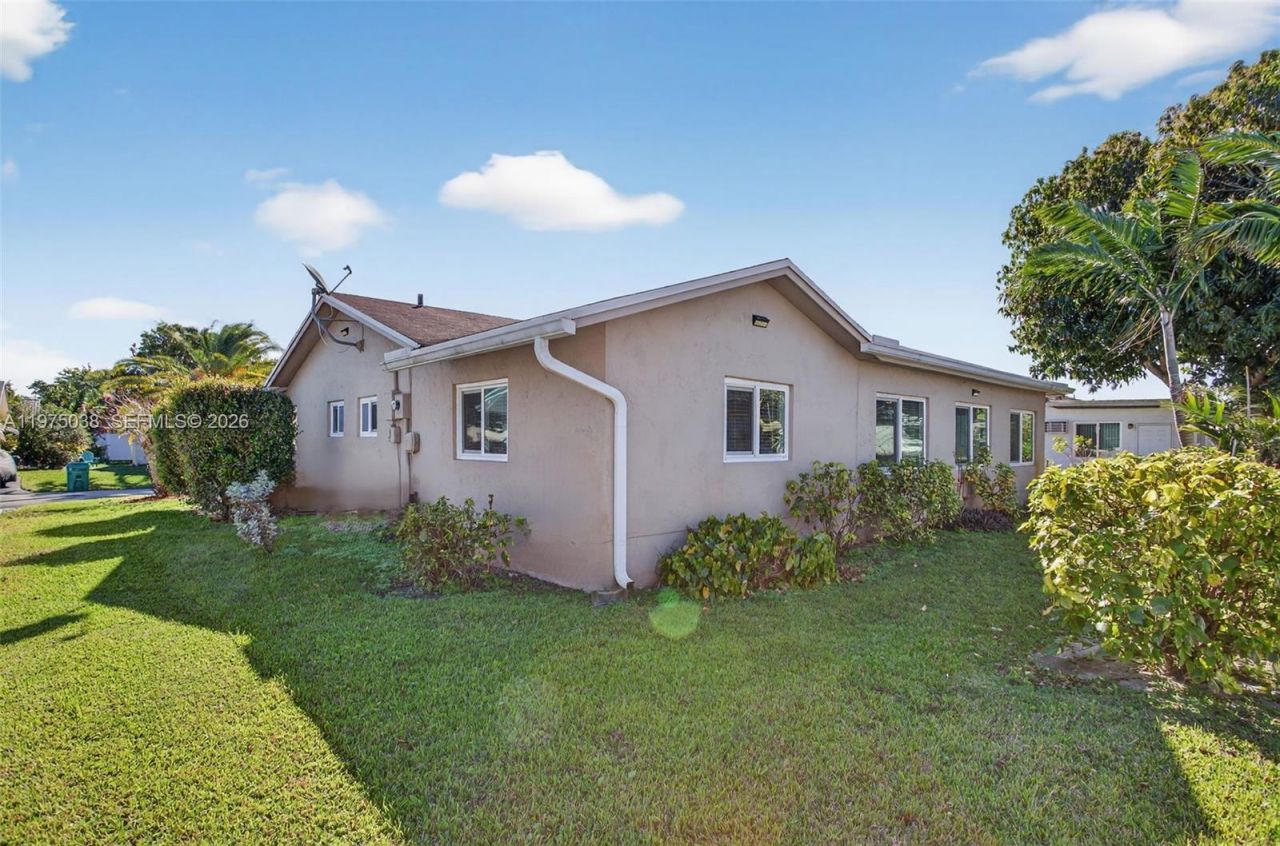 7613 NW 67th Ave, Tamarac, FL 33321 Photo