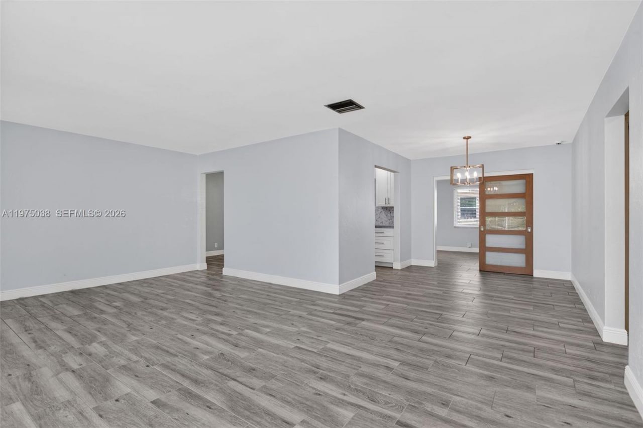 7613 NW 67th Ave, Tamarac, FL 33321 Photo