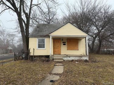 12705 Flanders Street , Detroit, MI 48205