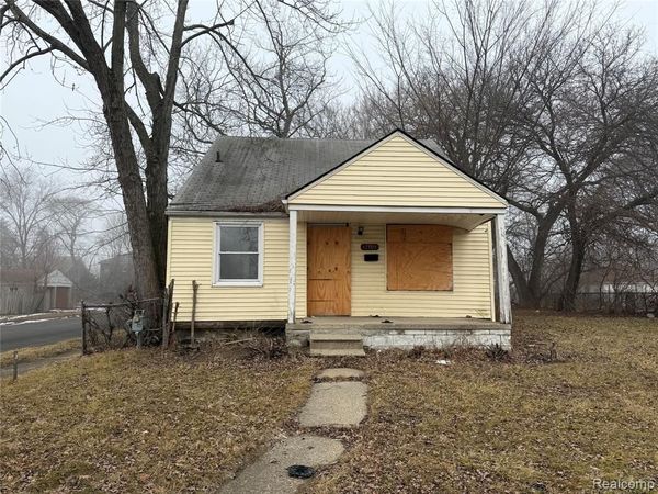 12705 Flanders Street , Detroit, MI 48205