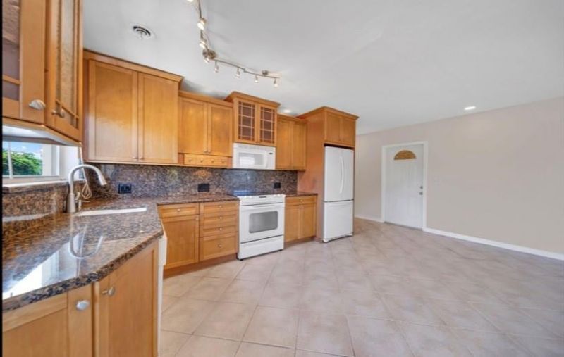 2591 NE 55 Court, Unit 208, Fort Lauderdale, FL 33308 Photo